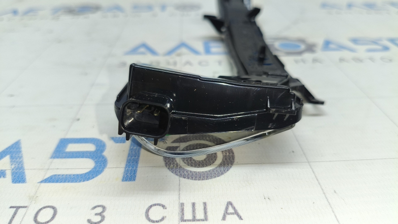 Right side mirror turn signal repeater Mazda CX-50 23-26
