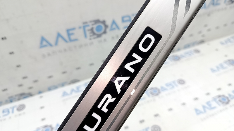 Front left inner door sill trim for Nissan Murano 25-26 with illumination, chrome, scratches