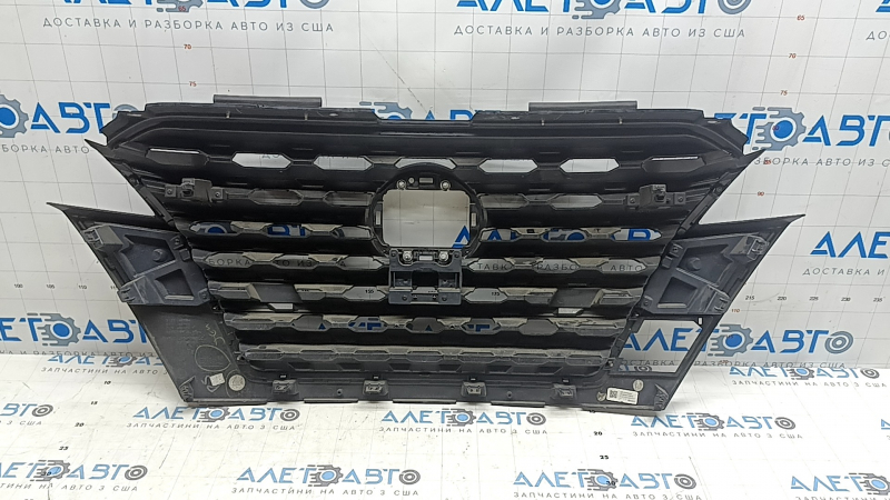 Radiator grille Nissan Kicks 21-24 SR under the camera, chrome molding, sand, scratches
