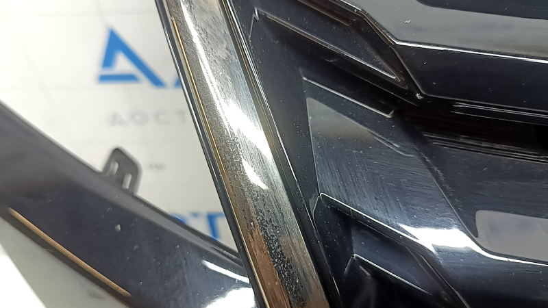 Radiator grille Nissan Kicks 21-24 SR under the camera, chrome molding, sand, scratches