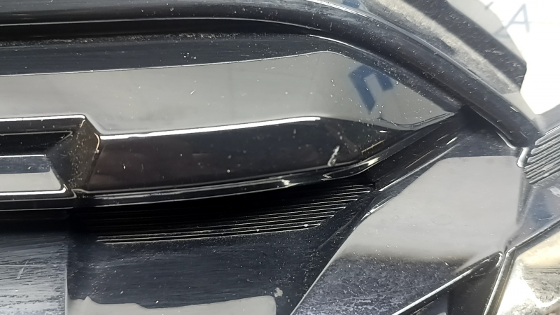 Radiator grille Nissan Kicks 21-24 SR under the camera, chrome molding, sand, scratches