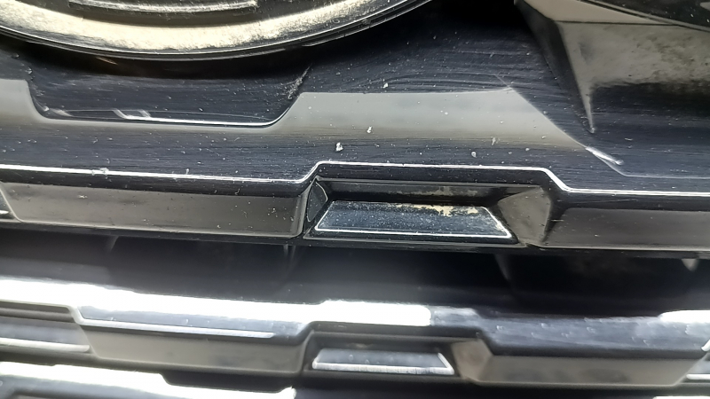 Radiator grille Nissan Kicks 21-24 SR under the camera, chrome molding, sand, scratches