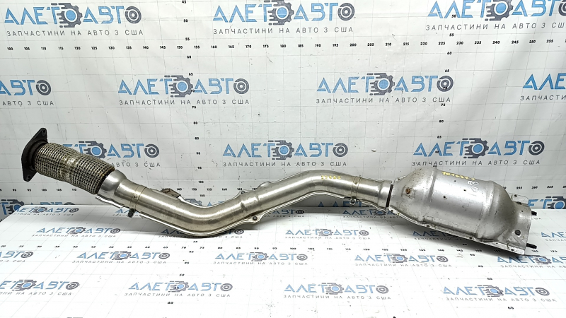 Nissan Murano 25-26 exhaust pipe with catalytic converter dented