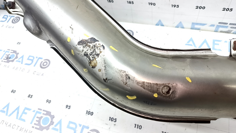 Nissan Murano 25-26 exhaust pipe with catalytic converter dented