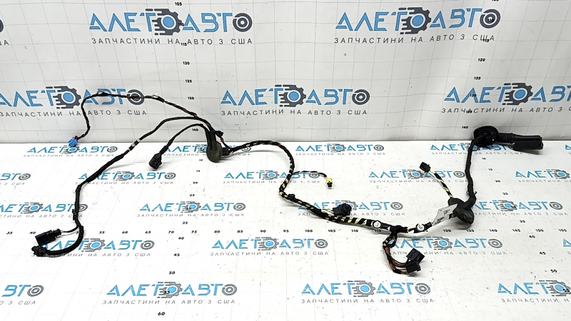 Wiring for the front left door of a Porsche Macan 15-26 for keyless entry