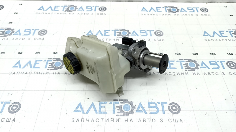 Master brake cylinder with reservoir VW Taos 22-25 with cover