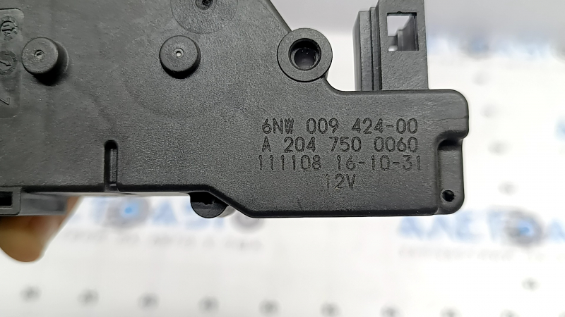 Mercedes C-class W205 15-21 trunk door lock actuator