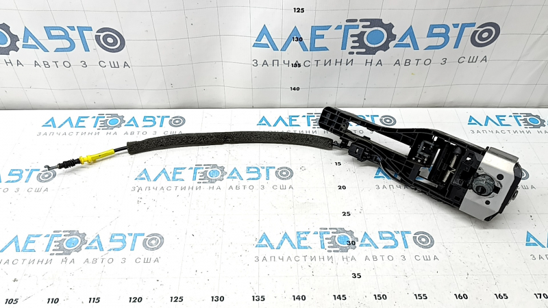 Front left door handle mechanism for Porsche Macan 15-26 with cable, with cylinder, keyless