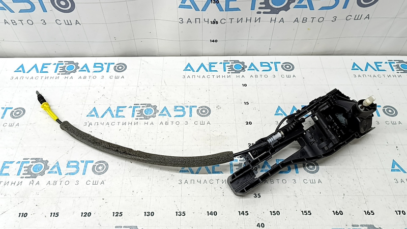 Front left door handle mechanism for Porsche Macan 15-26 with cable, with cylinder, keyless