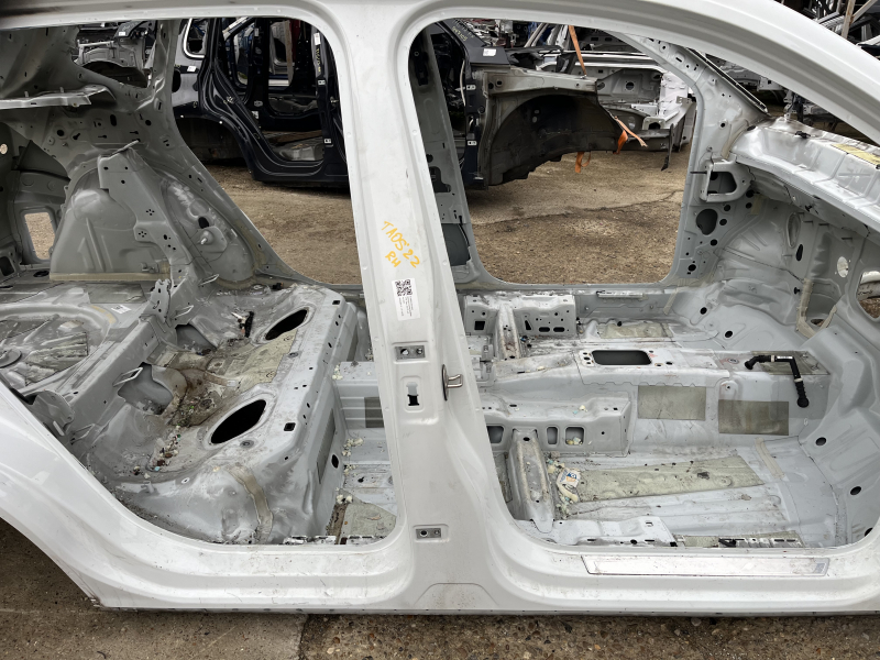 Central right body pillar VW Taos 22-25 on the body