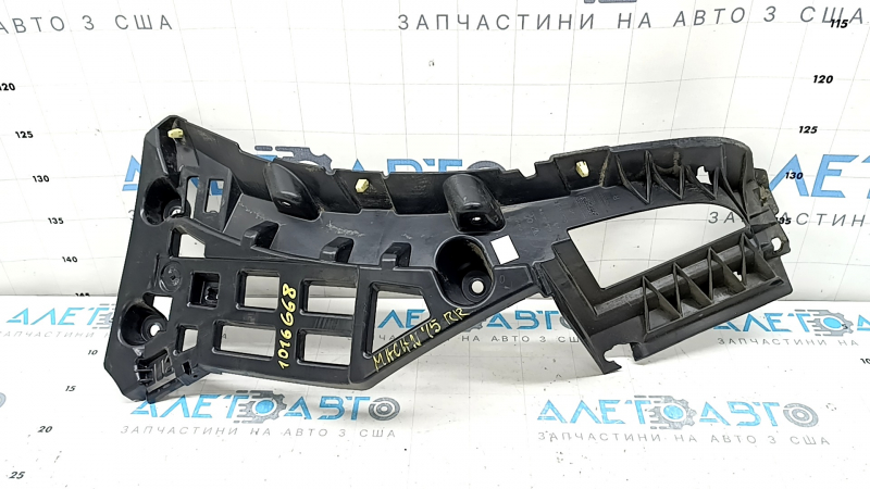 Right rear bumper mount Porsche Macan 15-21 crack in mount, mount broken