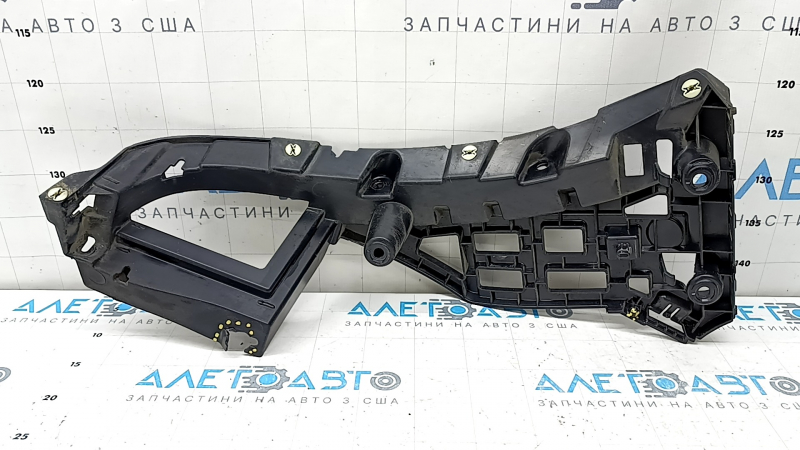 Right rear bumper mount Porsche Macan 15-21 crack in mount, mount broken
