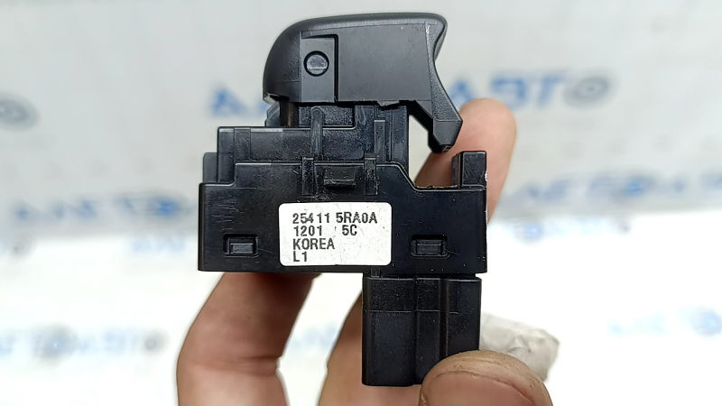 Rear left window lift control Nissan Kicks 18-24