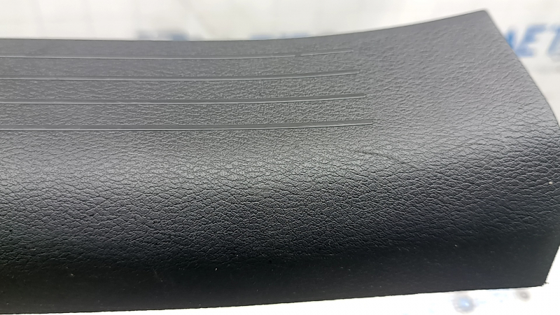 Front right door sill trim Nissan Kicks 18-25 black, scratched, worn
