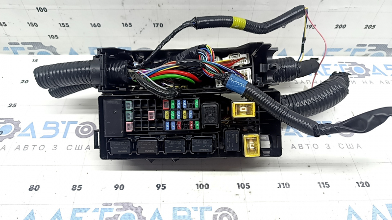 Right underhood relay block complete Nissan Murano 25-26