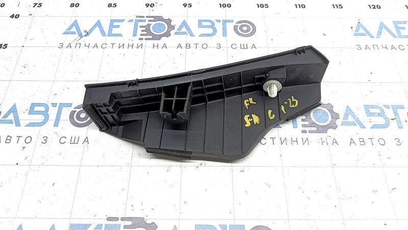 Left hood-wing seal Kia Sorento 23-26
