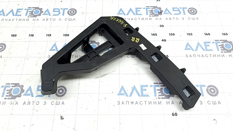 The rear bumper mount, right, Kia Sportage 23-25, is broken