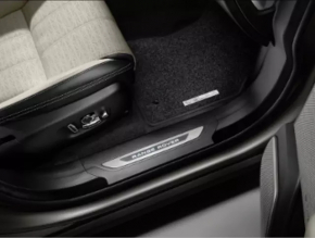 Set of black fabric floor mats for the Land Rover Range Rover Velar 18-21