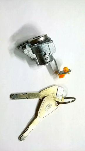 Front left lock cylinder for Subaru Outback 10-14
