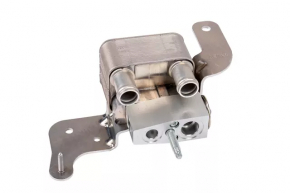 Chevrolet Volt 16-oil heat exchanger with hybrid cooling system valve