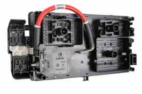 Chevrolet Malibu 13-15 underhood fuse box with pzev