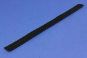 Rubber seal for the tailgate of a Jeep Grand Cherokee WK2 14-21 upper door, used