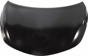 The bare hood of a pre-restyling Nissan Altima 2013-2015