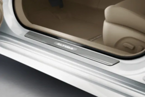 Door sill trim front right outer Nissan Altima 13-18 chrome with backlight