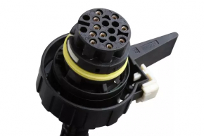 Cadillac CTS 14- underhood wiring with fuse box