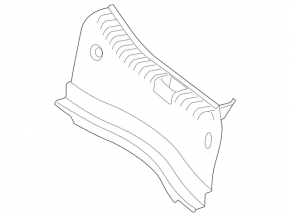 The trunk opening trim of the Mercedes CLA 14-19 is worn out