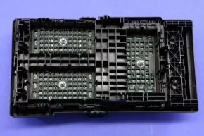 Underhood fuse box Chrysler 200 15-17 3.6