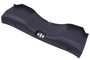 The Chevrolet Cruze 16 trunk opening trim is worn out.