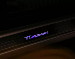 Door sill trim outer front left Hyundai Tucson 16-21 chrome, scratches, backlight turned black