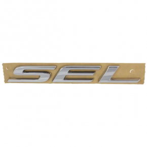 SEL emblem on the tailgate of the 19-24 Ford Edge