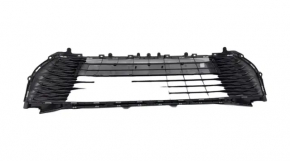 Lower grille of the front bumper Toyota Camry 25-26 LE, XLE