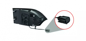 Chrysler Pacifica 17-20 LED right inner tailgate light scratches