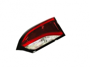 Chrysler Pacifica 17-20 LED right inner tailgate light scratches