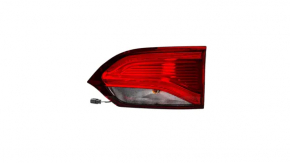 Chrysler Pacifica 17-20 LED right inner tailgate light scratches