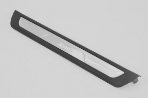 Front left door sill plate for Jeep Grand Cherokee WK2 11-22, beige with chrome, scratches