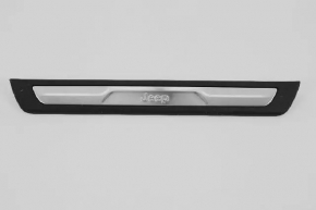 Front left door sill plate for Jeep Grand Cherokee WK2 11-22, beige with chrome, scratches