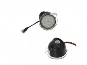 The left side mirror light on a Ford Fusion mk5 13-20 has a broken mount.