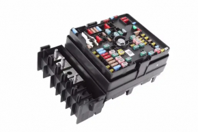 Chevrolet Equinox EV underhood fuse box 24-25