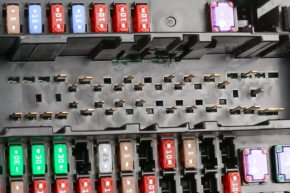 Chevrolet Camaro 16-2.0 dash fuse box