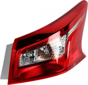 Light outer wing right Nissan Sentra 16-19 rest