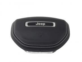 Airbag in the driver's steering wheel of the Jeep Grand Cherokee WL 21-25, black leather
