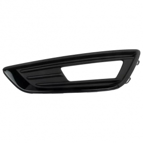 Left bumper grille for Ford Focus mk3 15-18, fog light mounting, type 2