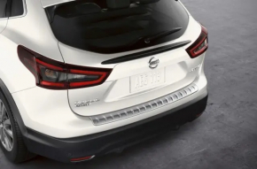 Nissan Rogue Sport 17-22 rear bumper molding, chrome, scratches