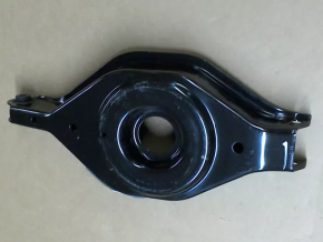 Lower control arm under the rear left spring Infiniti QX56 QX80 10-20