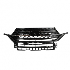 Radiator grill with frame and chrome assembly Ford Explorer 20-23 with emblem, XLT, sand, crack on the emblem, missing fragment on the emblem