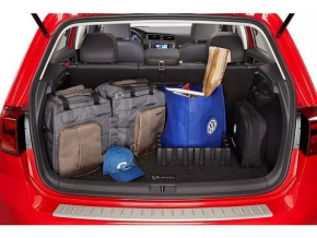 VW Golf 15 boot carpet - black cloth for cleaning